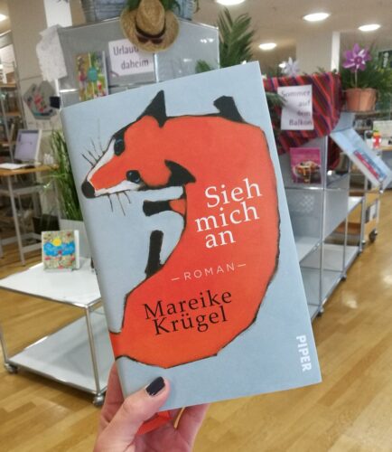 Buchtipp: “Sieh mich an” von Mareike Krügel Buchtipp: “Sieh mich an” von Mareike Krügel