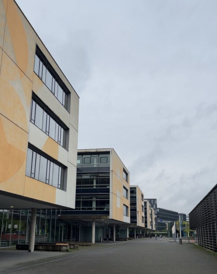 Das Gebäude der Städtischen Berufsschule für Medienberufe in München. 