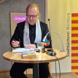 “Disko” in der Bücherei – Till Raether zu Gast bei uns! “Disko” in der Bücherei – Till Raether zu Gast bei uns!