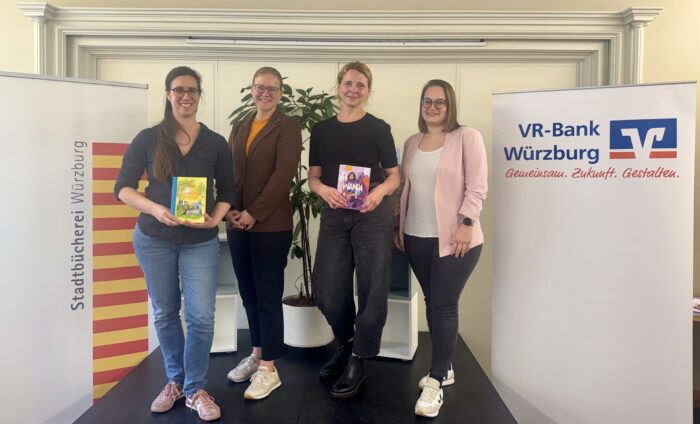 v.l.n.r Liv Heim (Stadtbücherei), Franziska Severa (VR-Bank Würzburg), Annika Scheffel (Autorin), Christina Rühs (Stadtbücherei), Foto: Isabel Altendorfer (VR-Bank Würzburg)