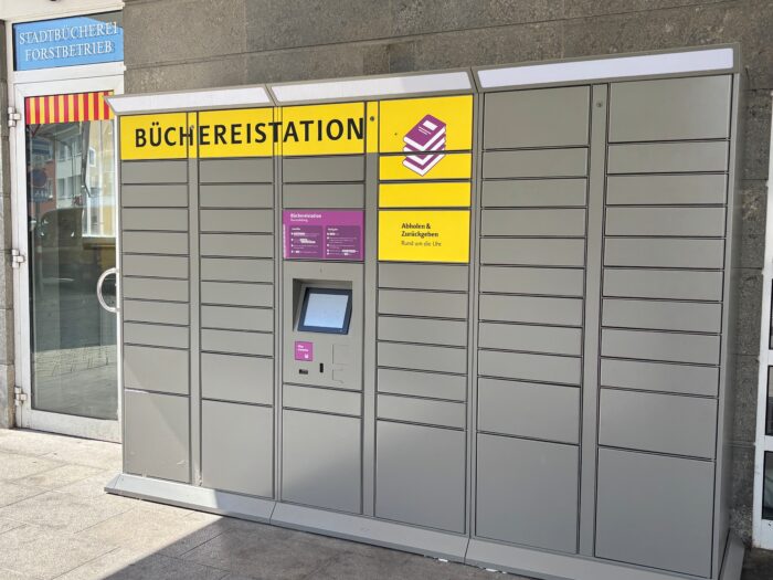 Zu sehen ist die Büchereistation der Stadtteilbücherei Heidingsfeld